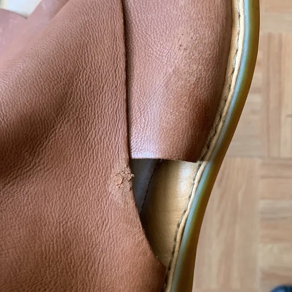 Born Iwa Leather Sandal. Size 8