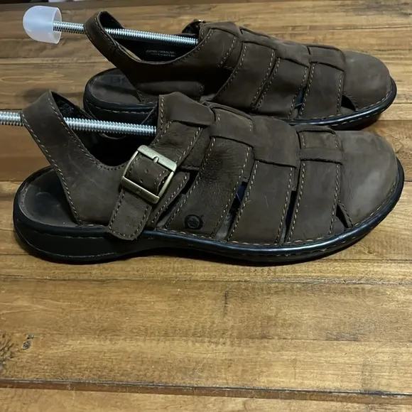 Born men leather sandal, size 10