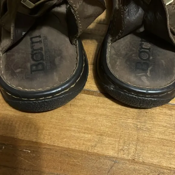 Born men leather sandal, size 10