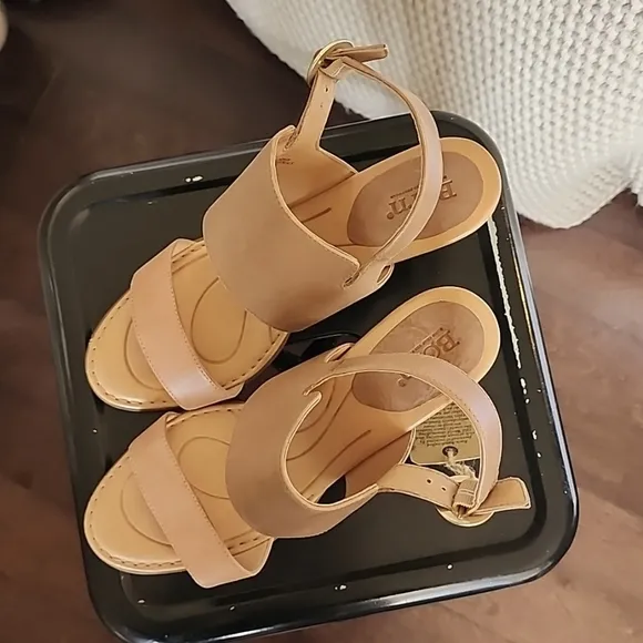 Born Women's Cindie Sandal