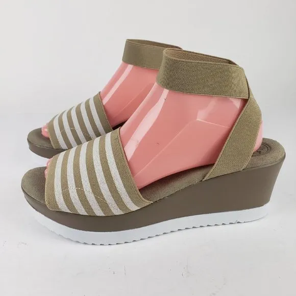 Charleston Shoe Co. Stripe Palm Wedge Sandal in Tan and White Size 10