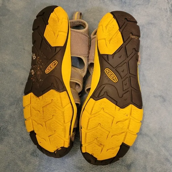 Keen Clearwater Cnx 1009036 Sandal in Gargoyle/Super Lemon sz 7.5