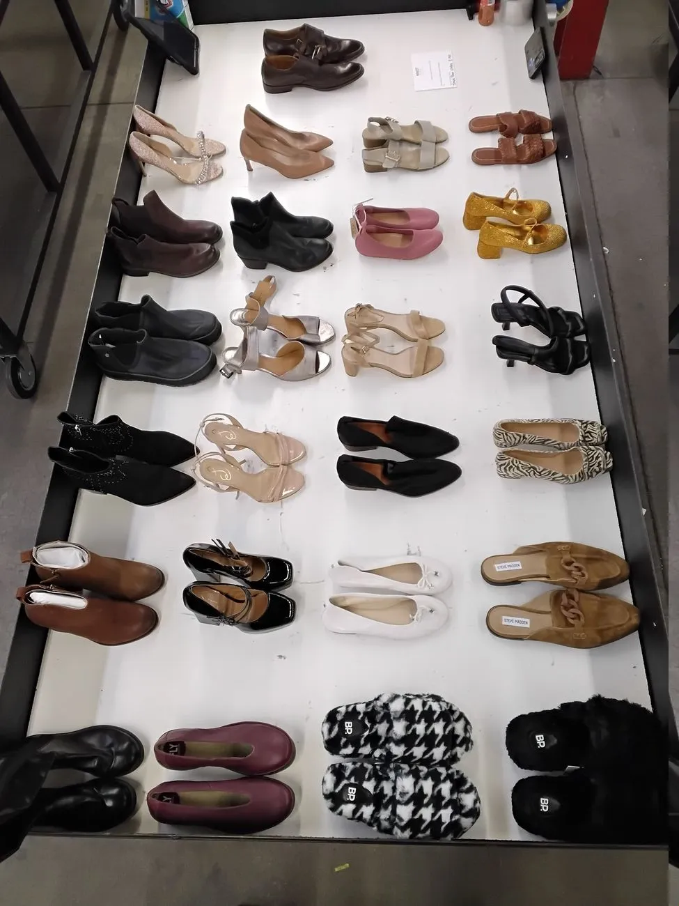 Luxury Fashion Retailer | Premium Shoes | Shelf Pulls & Returns | 25 Pieces | Small Box #E-40