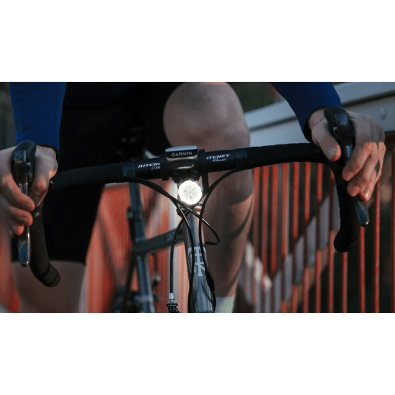 Luz Delantera Para Bicicleta PWR Trail 1000L//Knog
