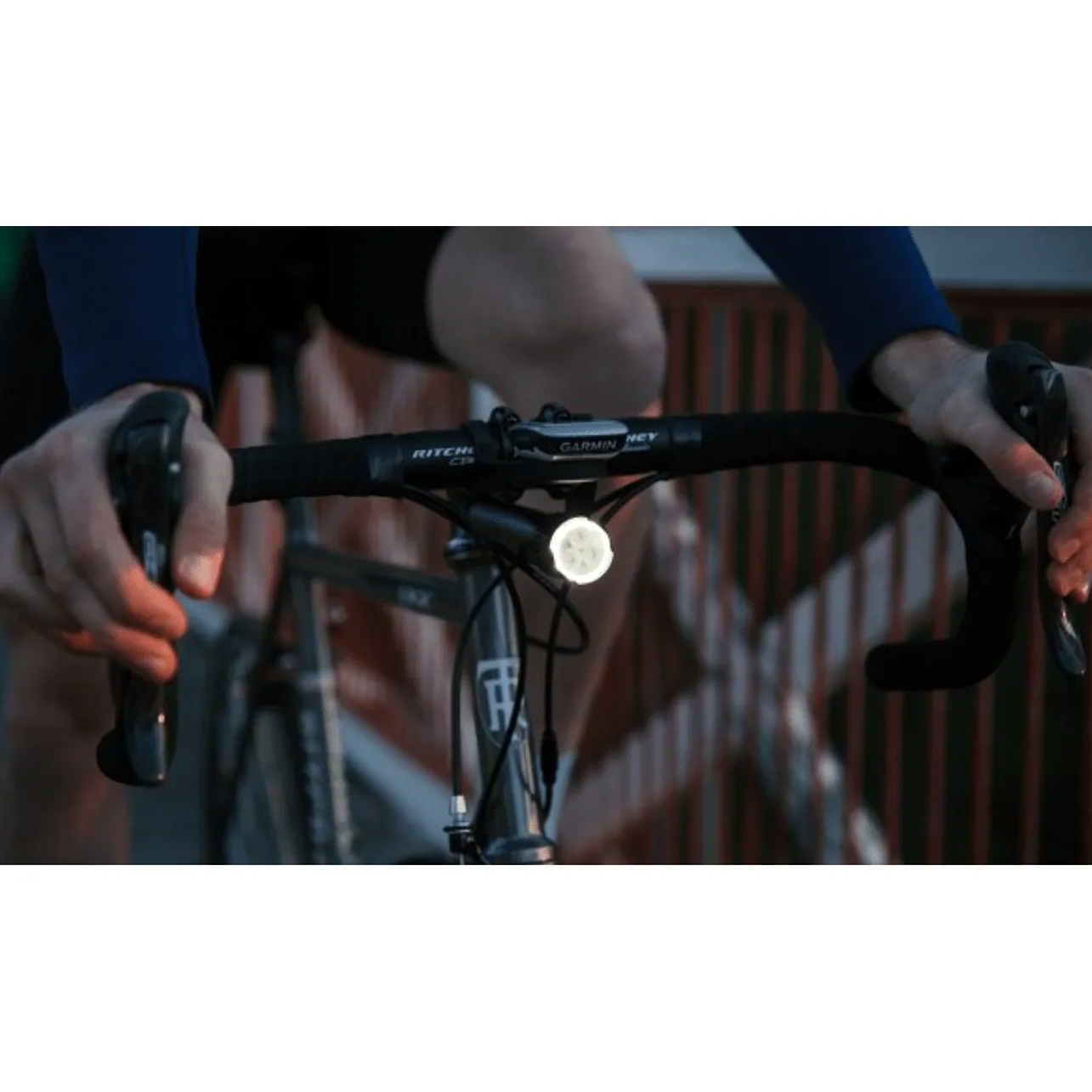 Luz Delantera Para Bicicleta PWR Trail 1000L//Knog