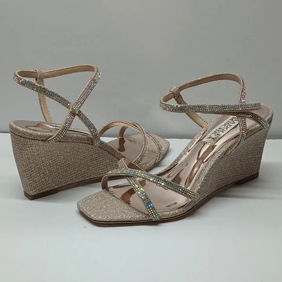 New Badgley Mischka Women's Reagan Wedge Sandal Size 5 Pale Gold Glitter