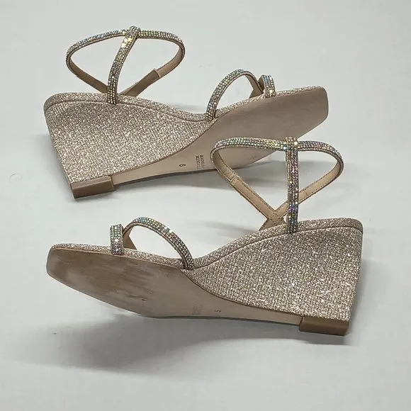 New Badgley Mischka Women's Reagan Wedge Sandal Size 5 Pale Gold Glitter
