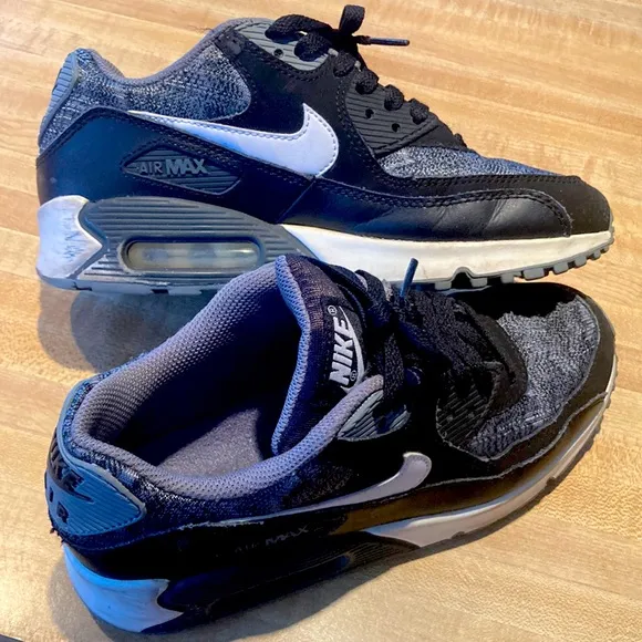 Nike Air Max Sneakers 5.5Y