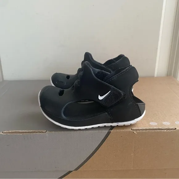 Nike Sunray Protect Sandal Baby/Toddler Black/White- SZ 5 C