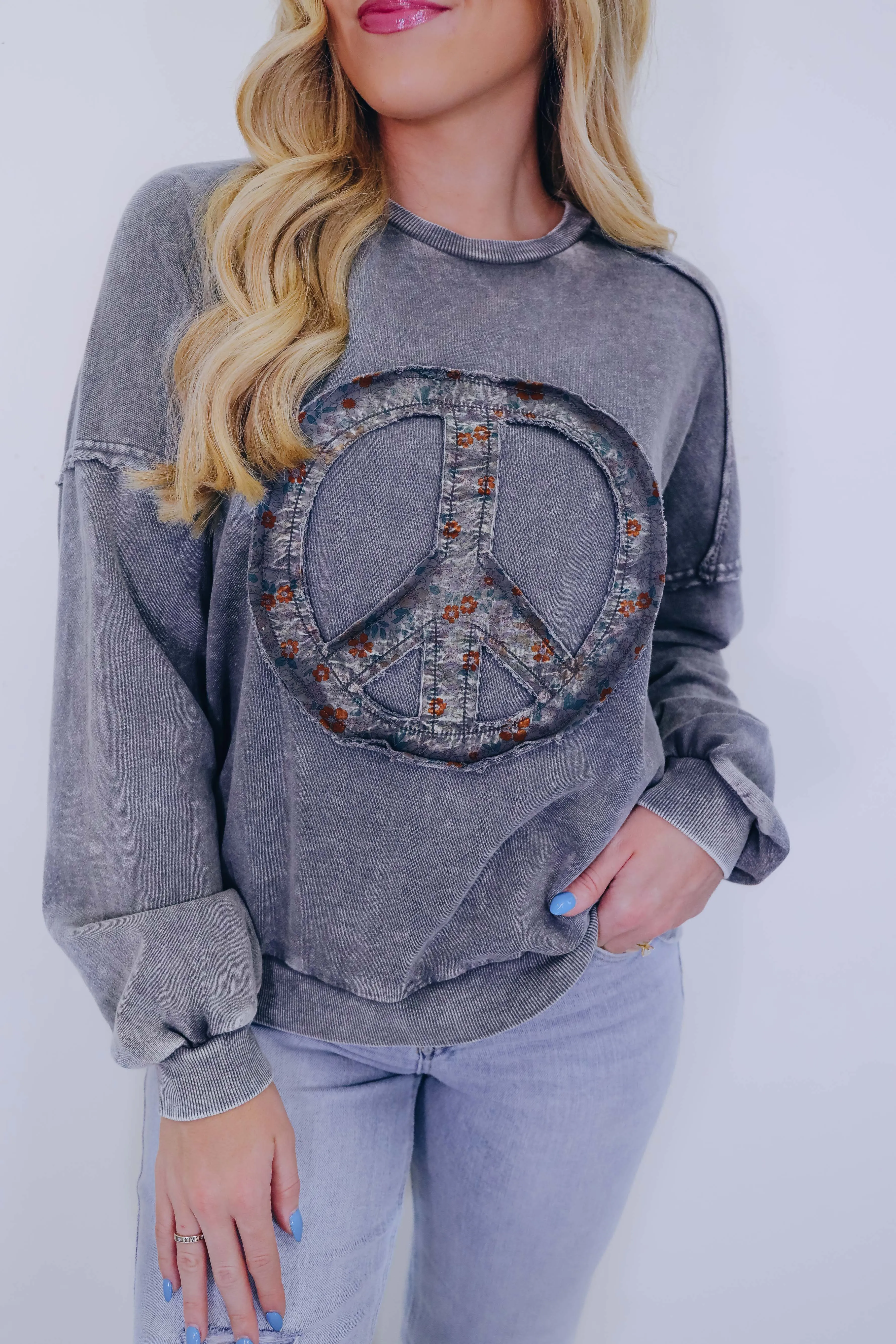 Peace Out Floral Patch Sweatshirt - 2 Colors