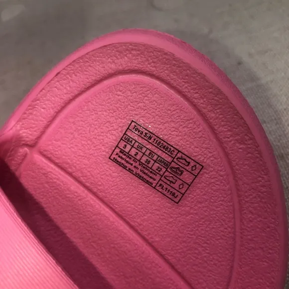 Teva NWT! Pink Lemonade Hurricane Drift Sandal