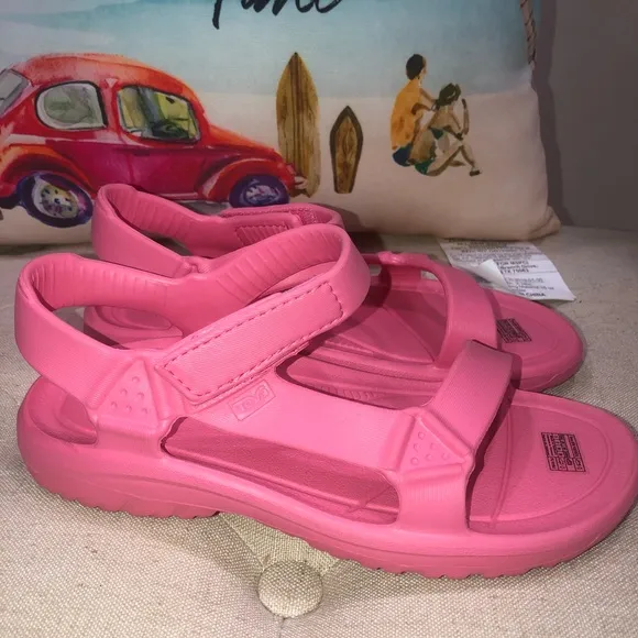 Teva NWT! Pink Lemonade Hurricane Drift Sandal