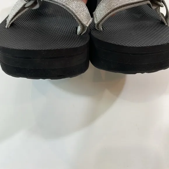 Teva Platform Sandal Silver Size 10 Flatform Universal EUC