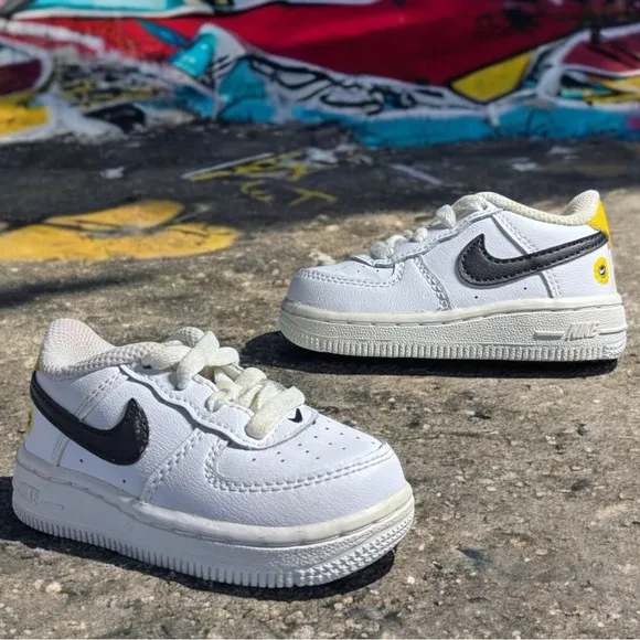 Toddler Nike “Have a Nice Day” Sneakers - Size 5c