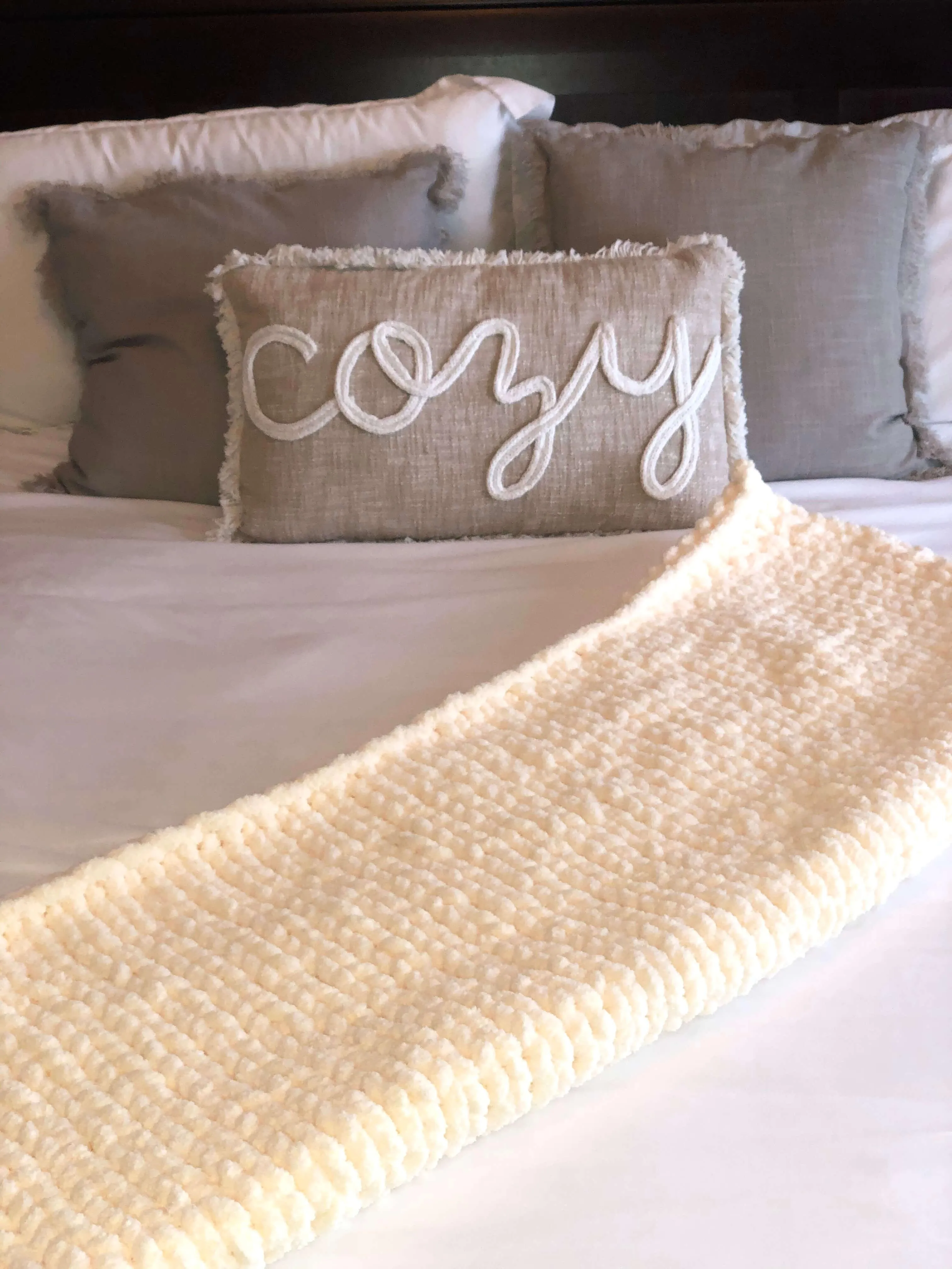 Vanilla Cream Cozy Throw