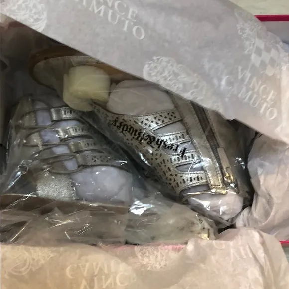 Vince Camuto girls sandal shoe size 12