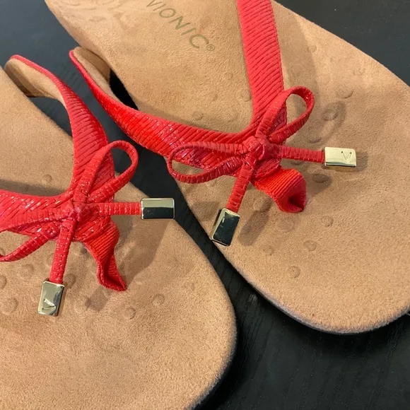 VIONIC Bella Sandal Red Toepost Sandal Size 7.5