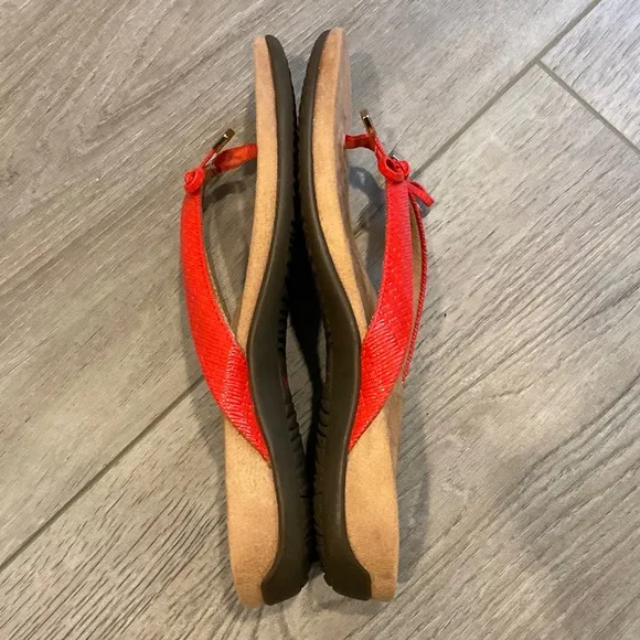 VIONIC Bella Sandal Red Toepost Sandal Size 7.5