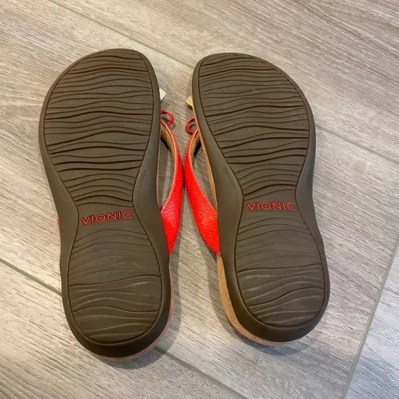 VIONIC Bella Sandal Red Toepost Sandal Size 7.5