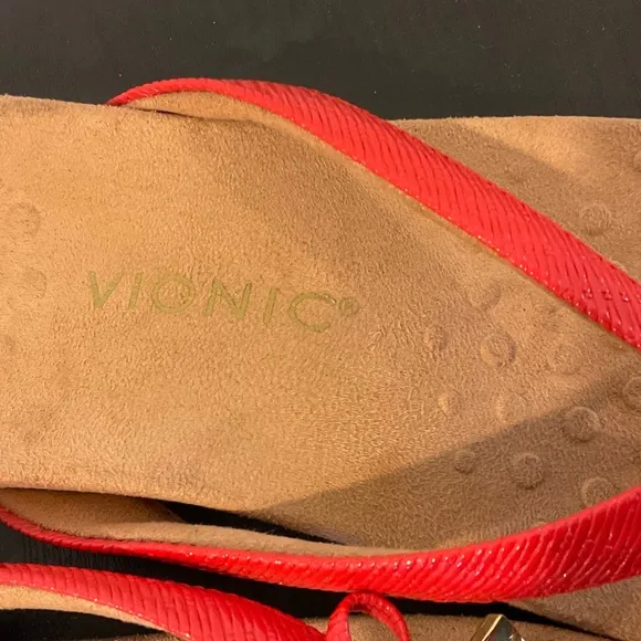 VIONIC Bella Sandal Red Toepost Sandal Size 7.5